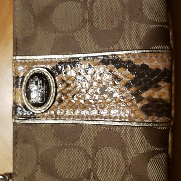 Coach wristlet - Picture 2 of 6